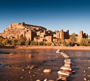 Marrakech To Fes Desert Tour 2 Days vous donnera la chance d'explorer la beauté du sud du Maroc comme les splendides montagnes du Haut Atlas