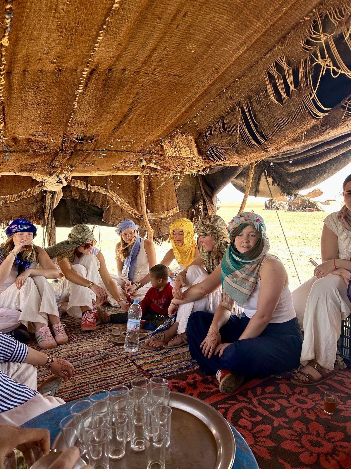 Camp dans le désert pendant un circuit de Marrakech à l’Erg Chigaga